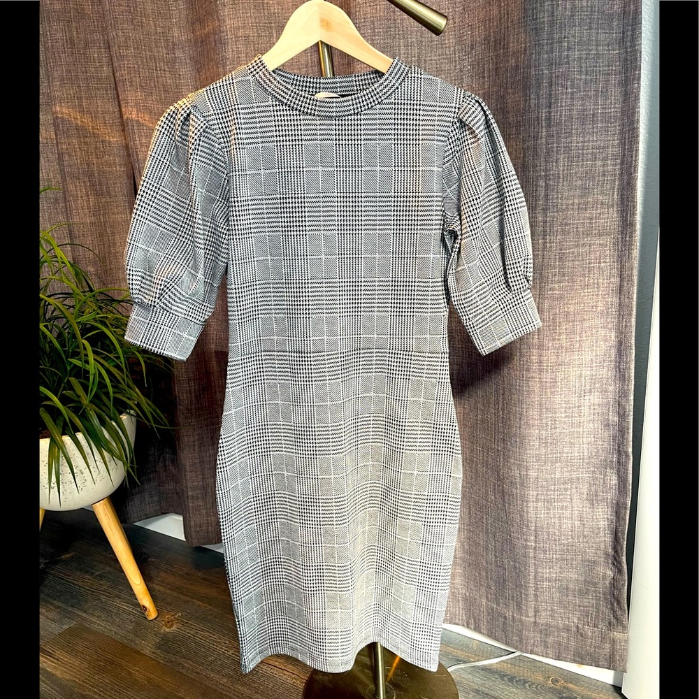 H&M houndstooth pattern dress